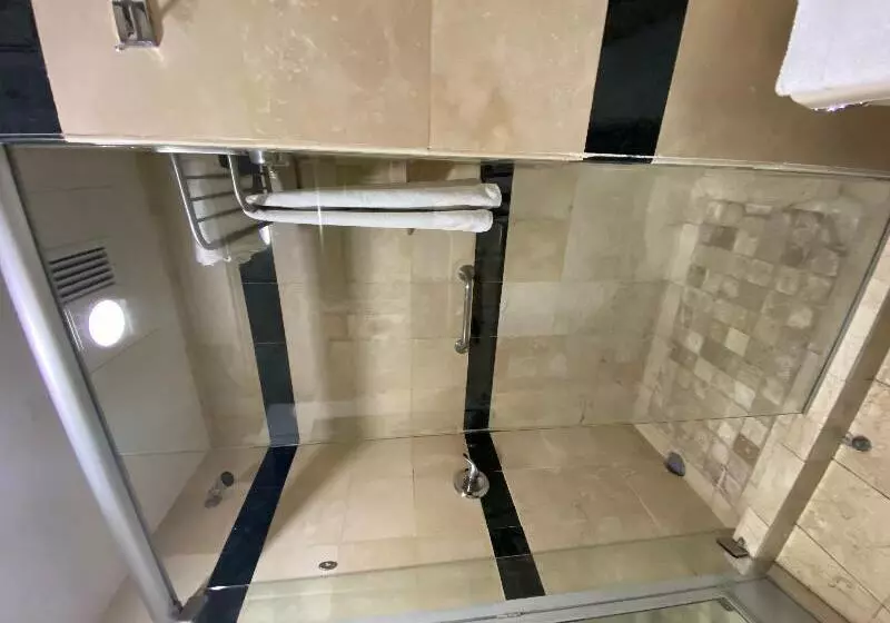 سوئیت با تخت بزرگ, Blvd Hotel And Studios Universal Hollywood, Ascend Hotel Collection
