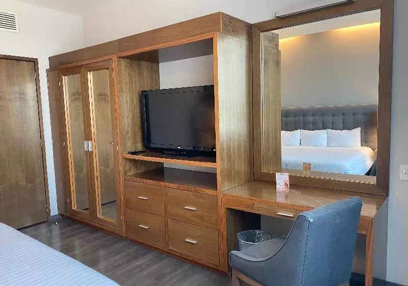 سوئیت با تخت بزرگ, Blvd Hotel And Studios Universal Hollywood, Ascend Hotel Collection