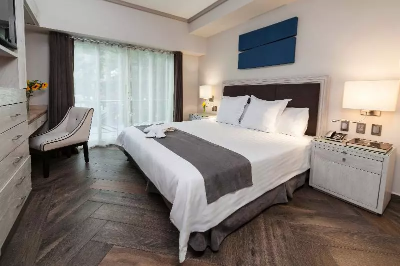 سوئیت با تخت بزرگ, Blvd Hotel And Studios Universal Hollywood, Ascend Hotel Collection