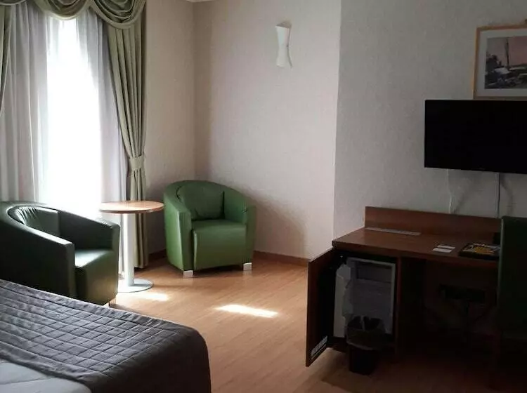 اتاق استاندارد سه نفره, Ele Green Park Hotel Pamphili