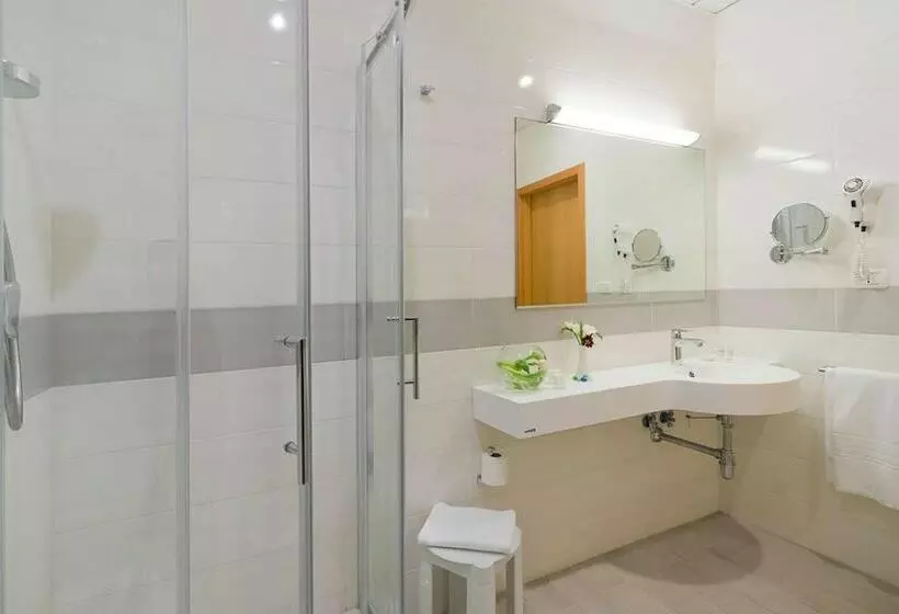 اتاق استاندارد سه نفره, Ele Green Park Hotel Pamphili