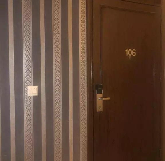 اتاق اکونومی یک تخته, Beirut Hotel 1