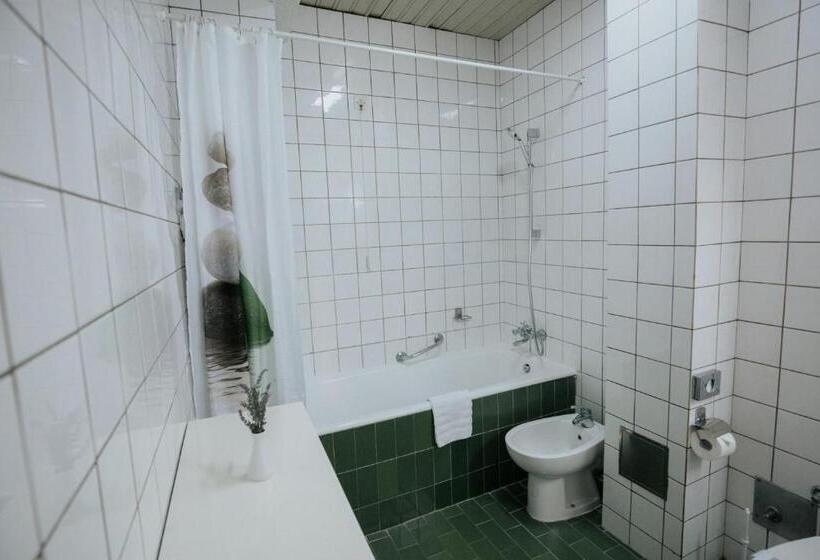 غرفة قياسية, Central