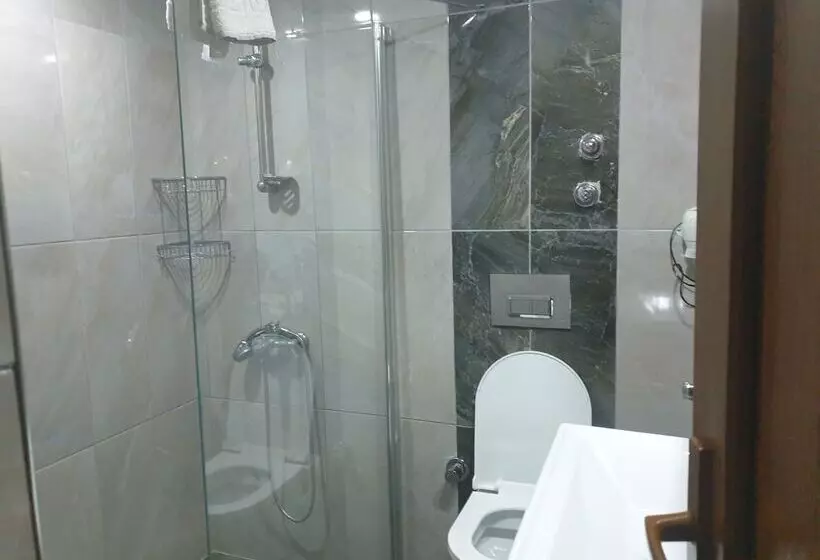 اتاق خانوادگی, Cirali