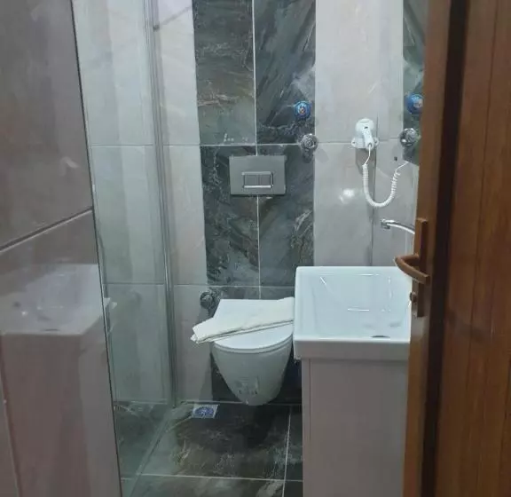 اتاق استاندارد سه نفره, Cirali