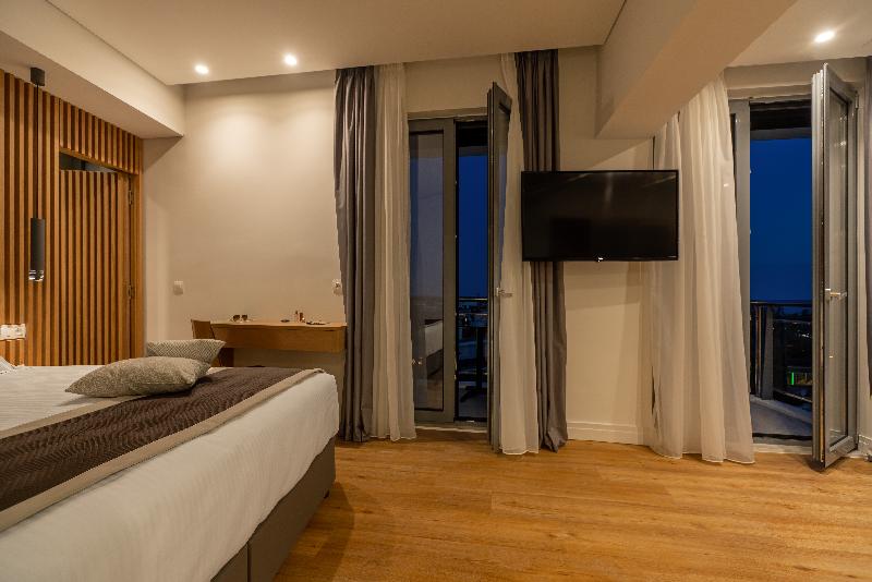 Полулюкс, Glyfada Riviera