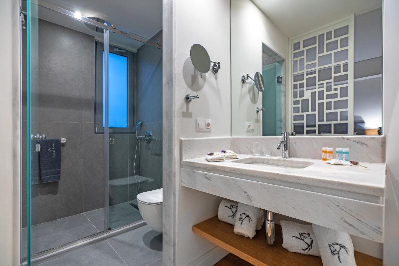 Номер Стандарт, Glyfada Riviera