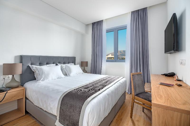 Номер Стандарт, Glyfada Riviera