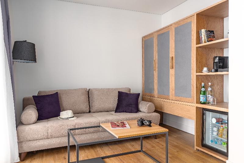 Полулюкс, Glyfada Riviera