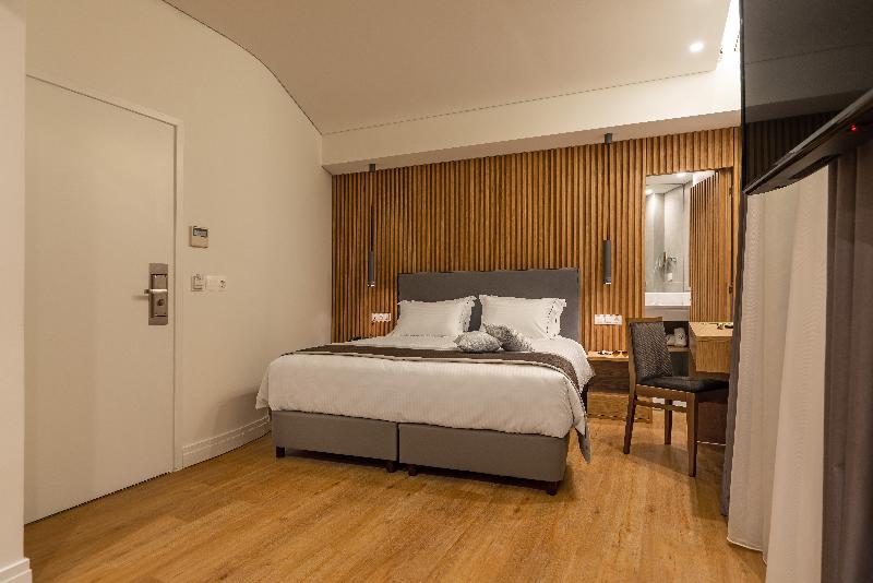 Полулюкс, Glyfada Riviera