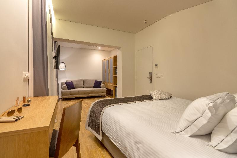 Полулюкс, Glyfada Riviera