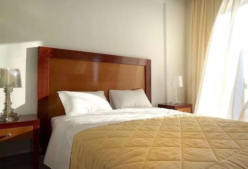 Economy-huone, Ionian Theoxenia