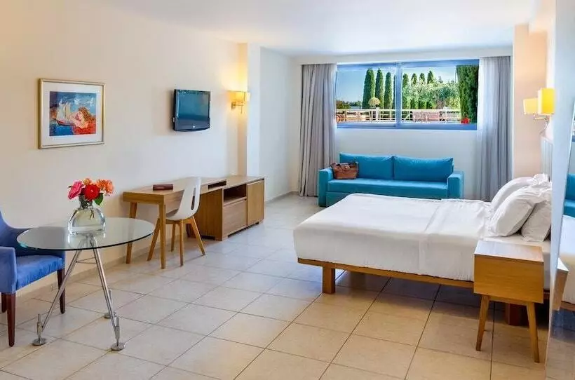 Economy-huone, Ionian Theoxenia