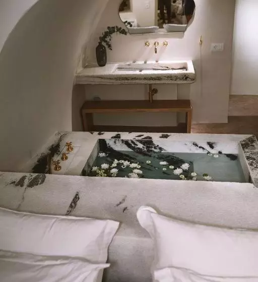Deluxe Suite Sea View, Spitia Santorini Villa Collection