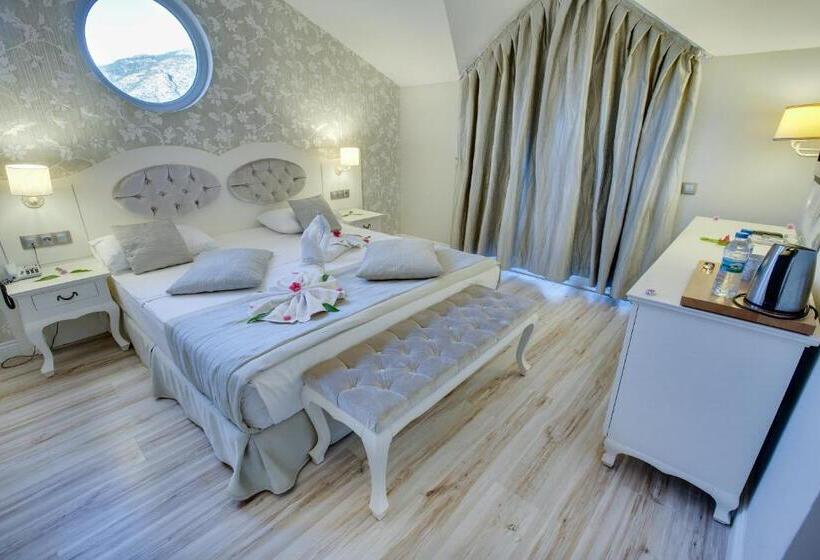 Номер Deluxe, The Pinehill Hotel & Suites