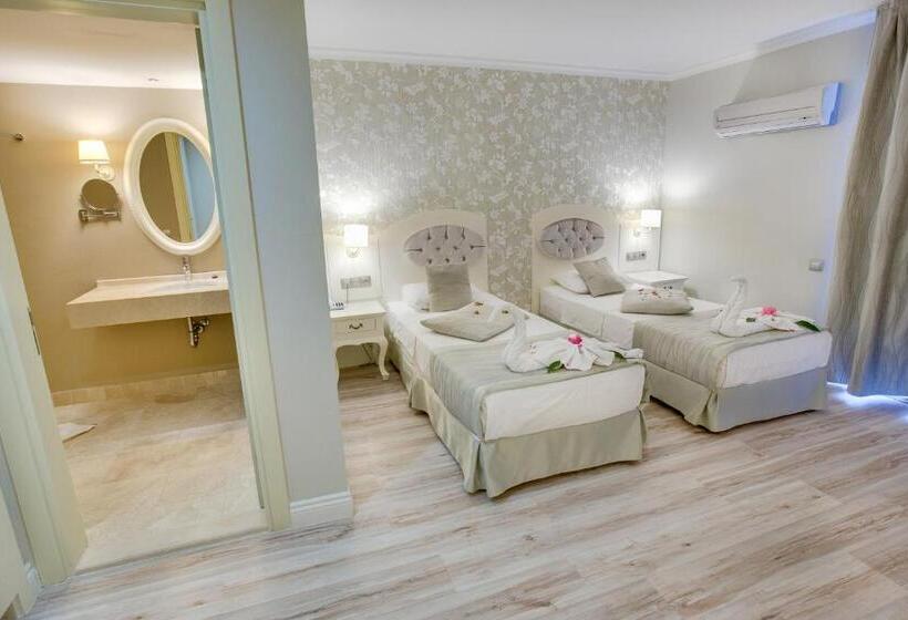 Номер Deluxe, The Pinehill Hotel & Suites