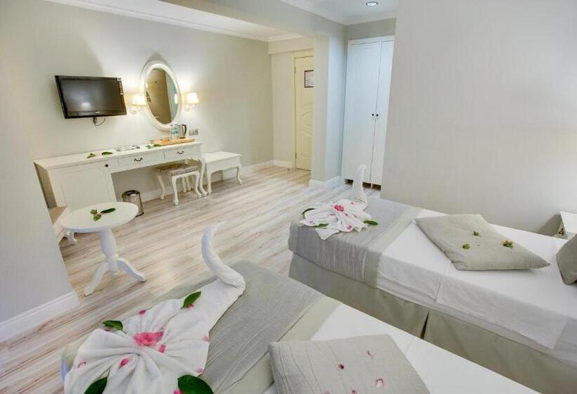 Номер Deluxe, The Pinehill Hotel & Suites