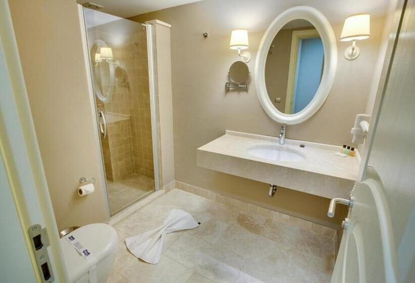 Номер Deluxe, The Pinehill Hotel & Suites