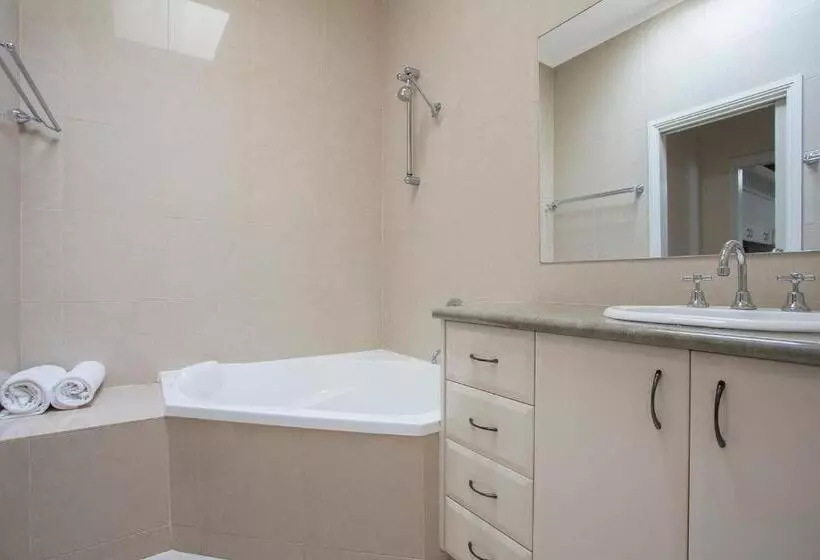1 Bedroom Penthouse Apartment, Sea Foam Villas