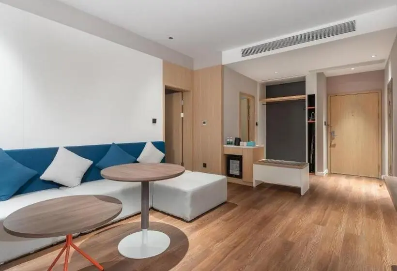 キングサイズベッドのスイートルーム, Holiday Inn Express Changsha University Tech City By Ihg