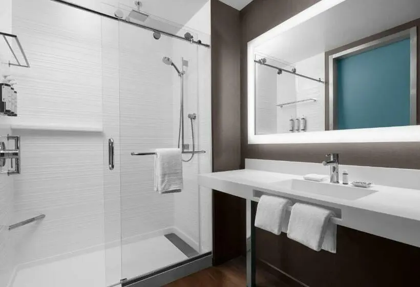 キングサイズベッドのスタンダードルーム, Ac Hotel By Marriott Vancouver Waterfront