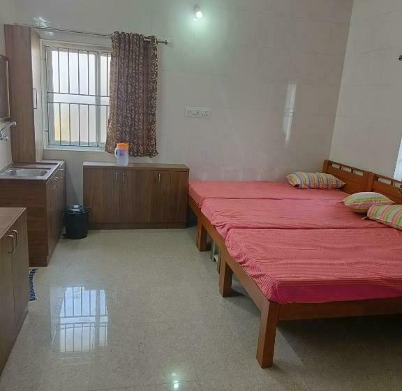 חדר קלאסי לשלושה, Sri Lakshmi Residency