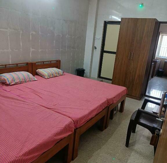 חדר קלאסי לשלושה, Sri Lakshmi Residency