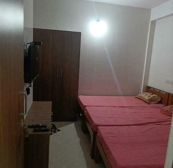 Pokój Trzyosobowy Klasyczny, Sri Lakshmi Residency