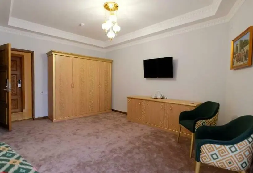 Deluxe Suite King Bed, Shaherezade Garden