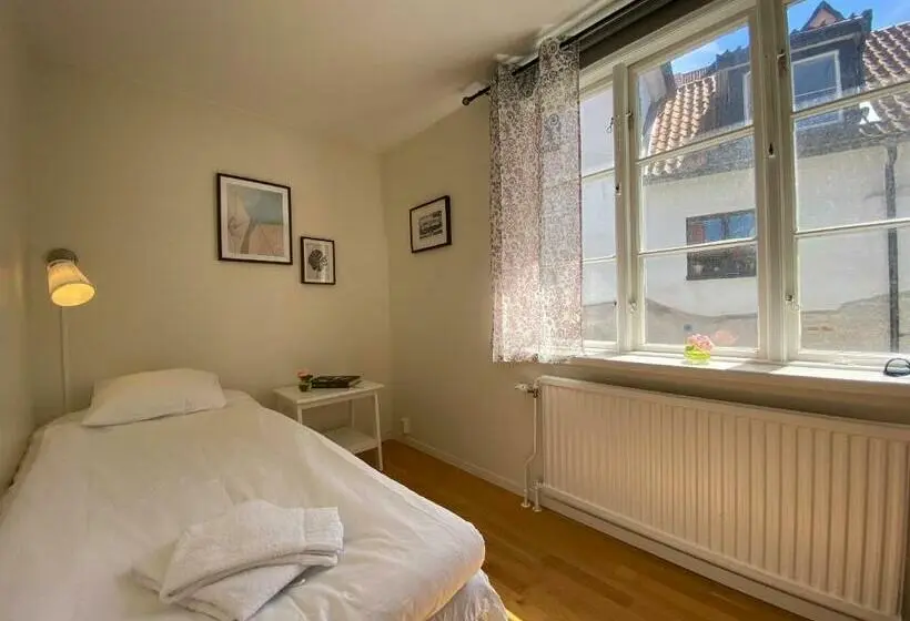 Standard Yhden Hengen Huone Jaettu Kylpyhuone, Hamngatan Logi