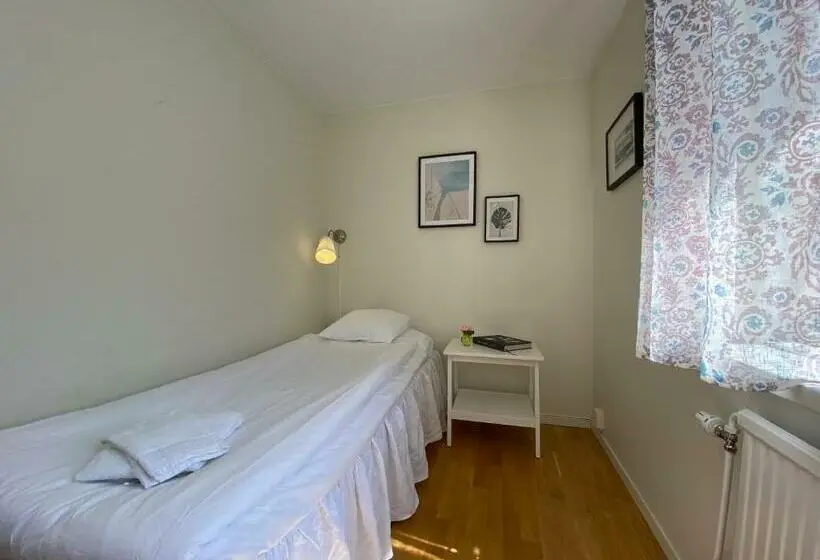 Standard Yhden Hengen Huone Jaettu Kylpyhuone, Hamngatan Logi