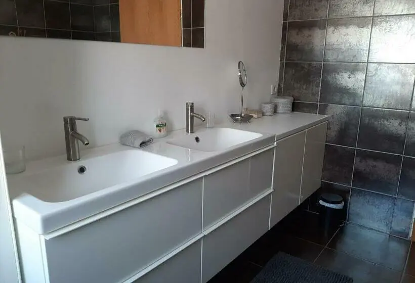 اتاق استاندارد, Chambre Double Dans Maison Chaleureuse Et Familiale