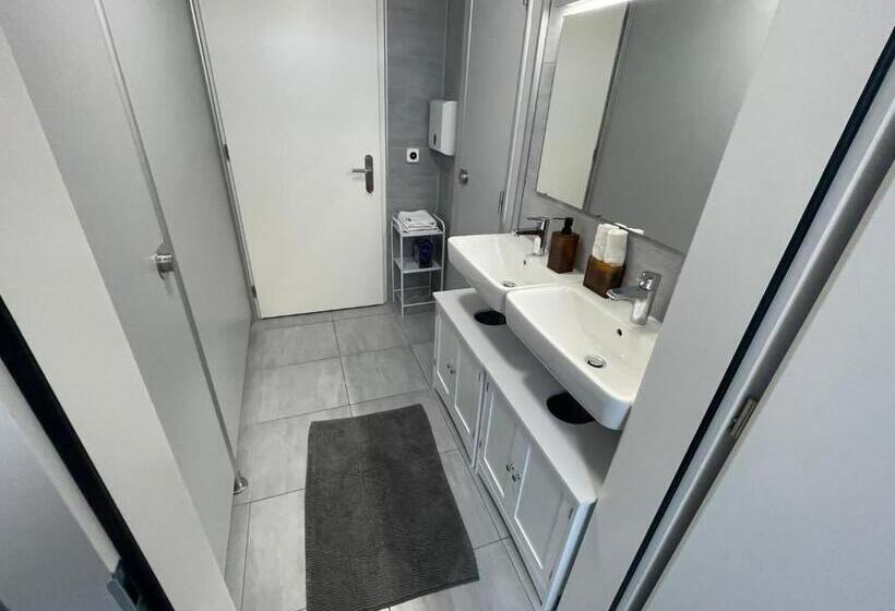 Вилла Deluxe 1 Спальня, The 5 Continents   All 3 Floors By Stay Swiss