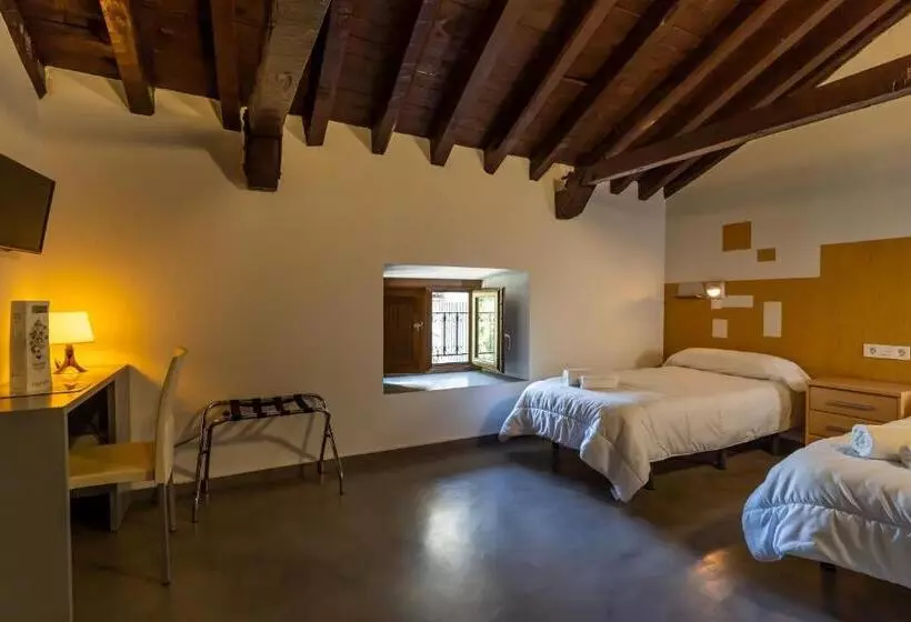 ルームシェアのワンベッド, Albergue Inturjoven Cazorla