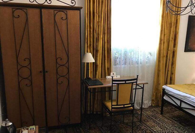 Номер Deluxe Вид на Сад, Antik Hotel Sofia