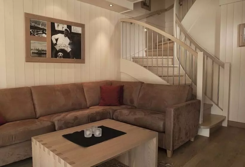Talo 4 Makuuhuonetta, Farsund Resort