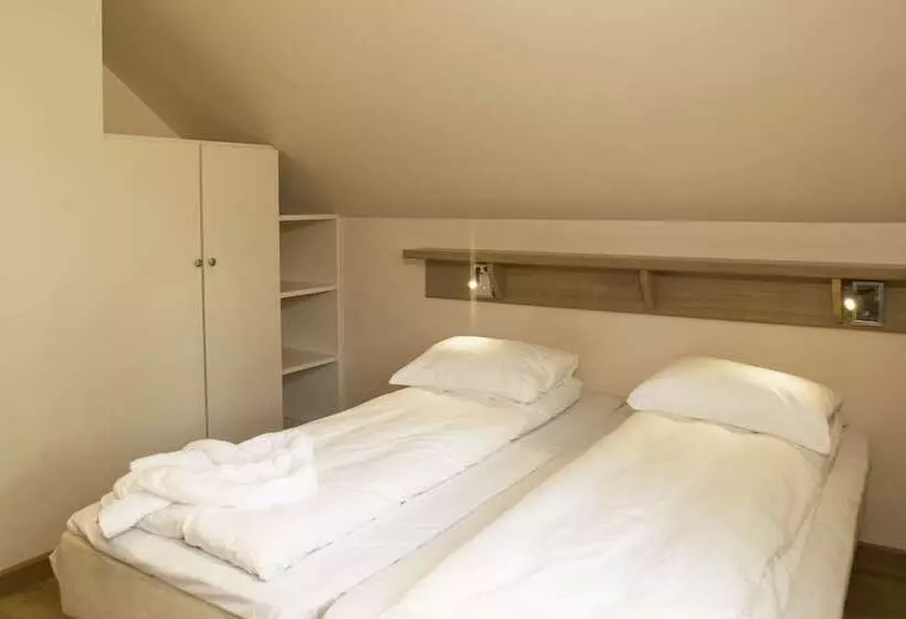 Talo 4 Makuuhuonetta, Farsund Resort