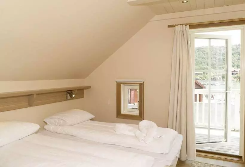 Talo 4 Makuuhuonetta, Farsund Resort