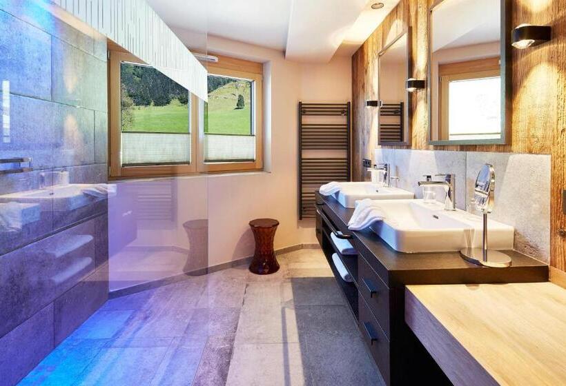 Люкс с Балконом, Alpin Life Resort Lürzerhof