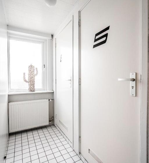 Номер Basic, Bruist