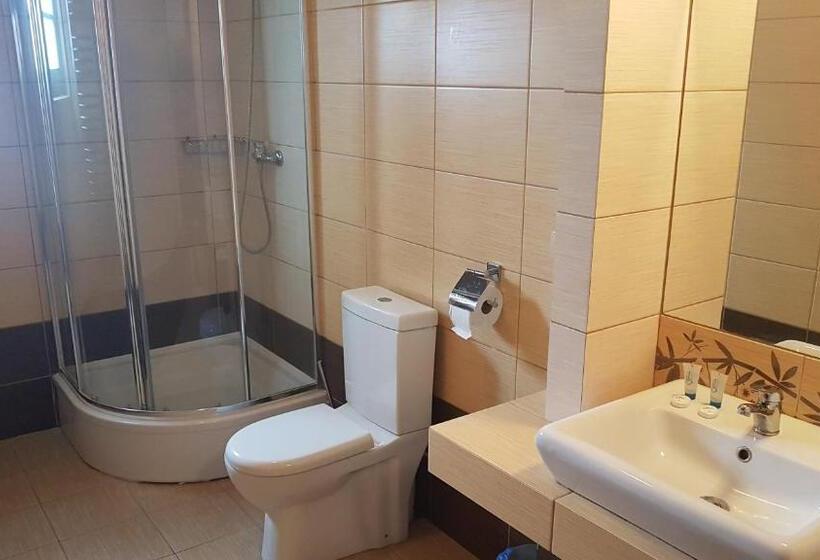 高级大房间, Cyprus