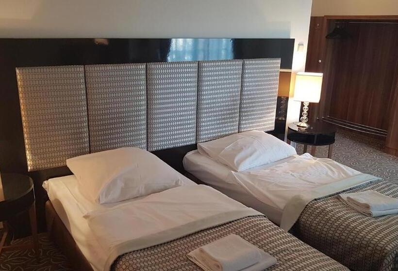 高级大房间, Cyprus