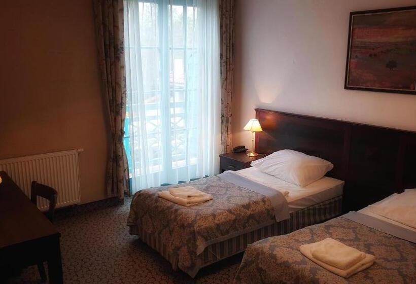 高级大房间, Cyprus