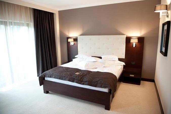 Номер Стандарт, Helen