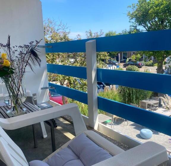 غرفة قياسية مزوَّدة بشُرفة, Kijkduin