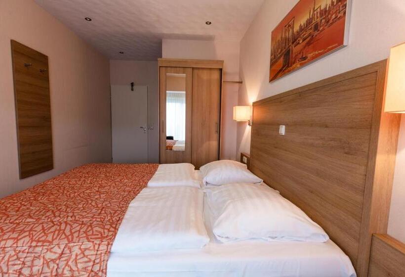 חדר דלוקס, Meyer