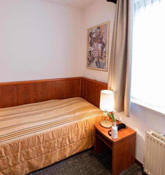 חדר סטנדרט יחיד, Meyer