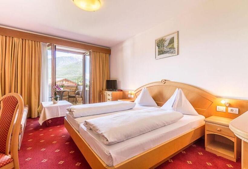 标准三人间, Montani