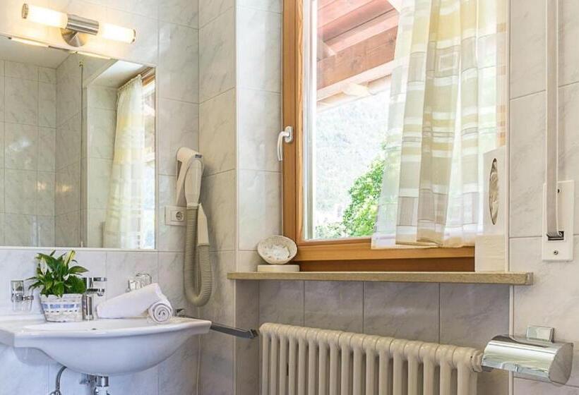 四人标准间, Montani