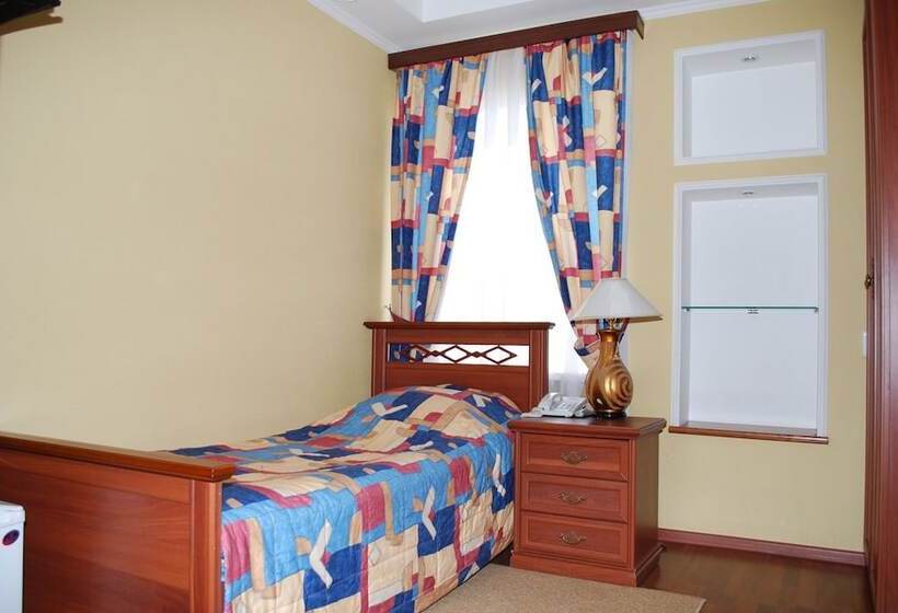 غرفة قياسية فردية, Na Dvoryanskoy